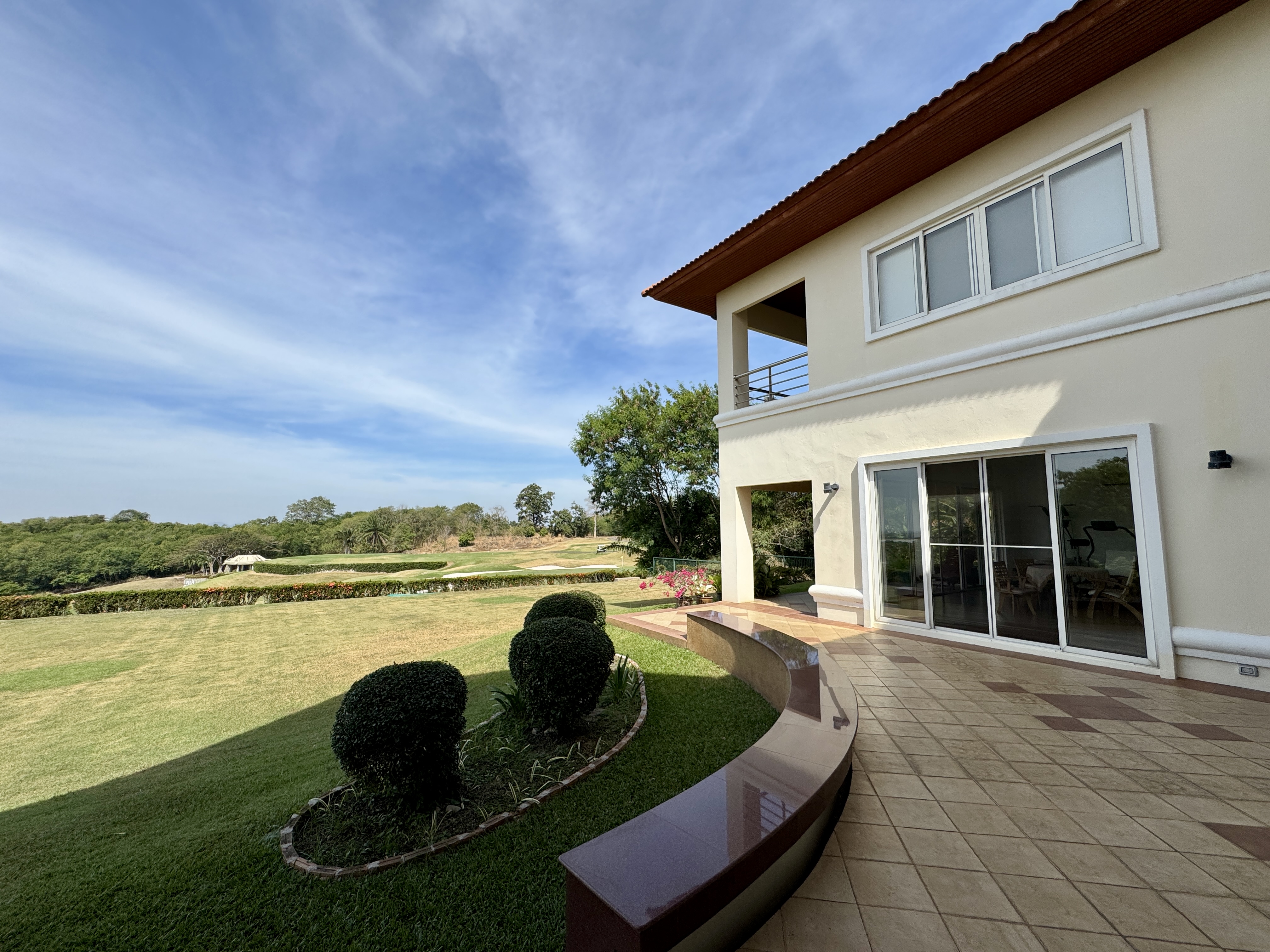 5 Bedroom Luxury Golf Course Villa photo 9