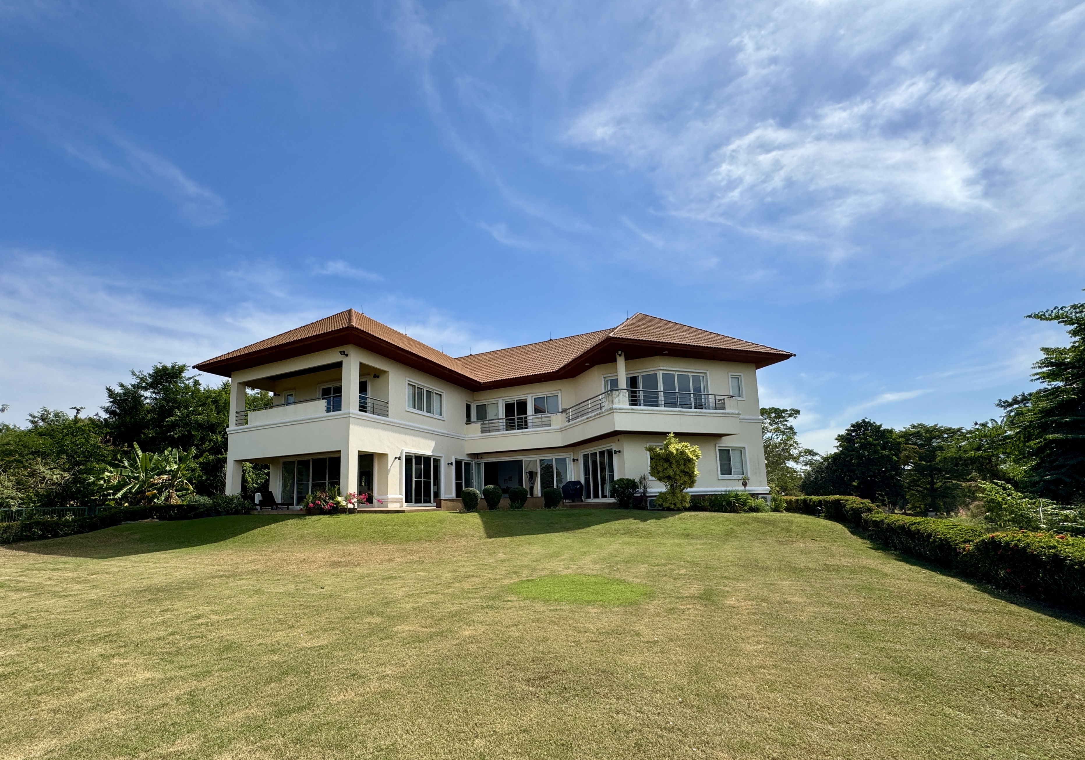 5 Bedroom Luxury Golf Course Villa photo 10