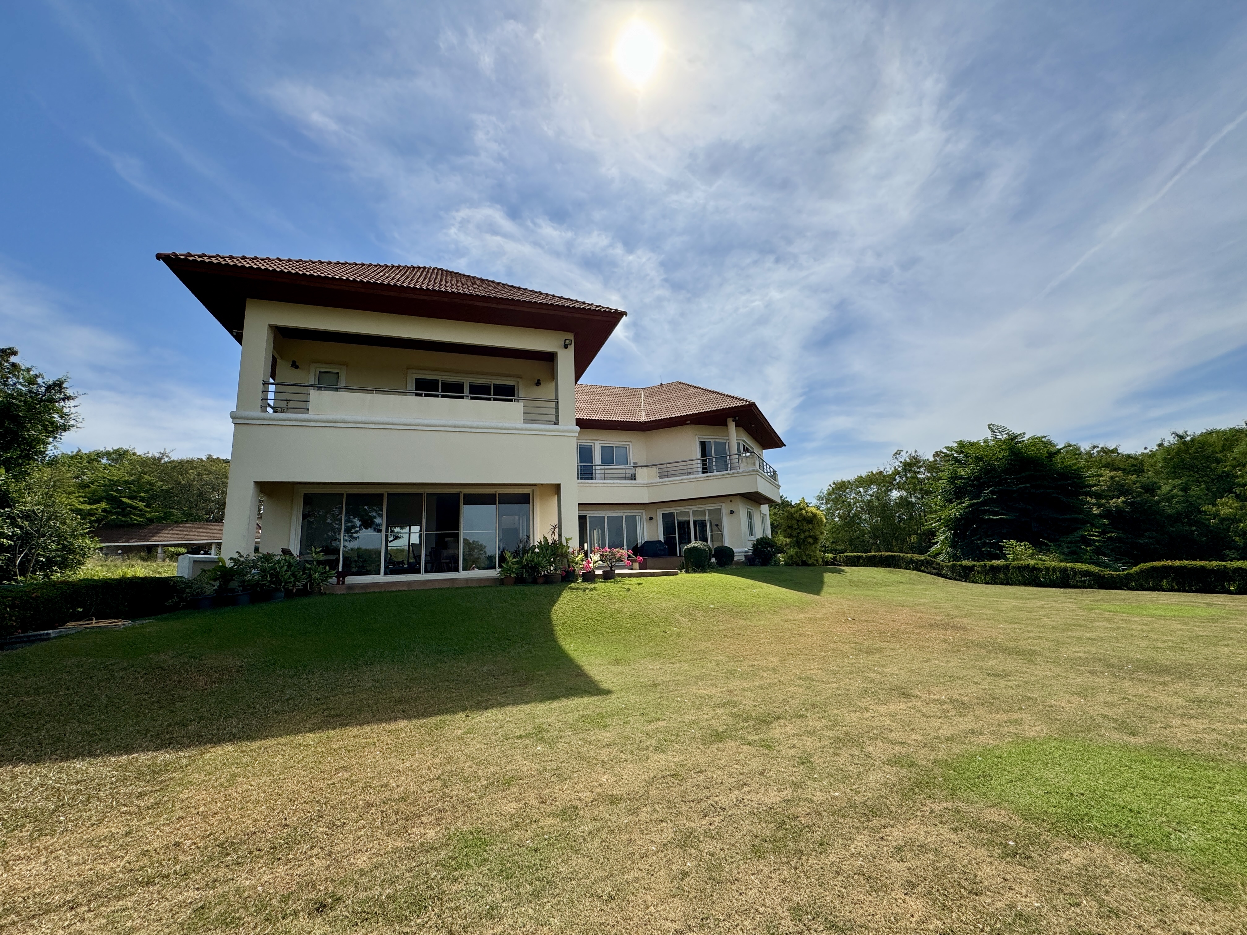 5 Bedroom Luxury Golf Course Villa photo 12