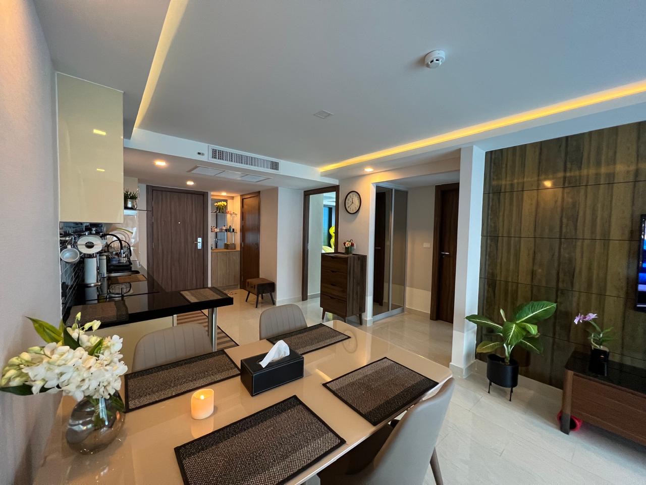 Pool View 2 Bed 2 Bath Condo In Central Pattaya photo 21