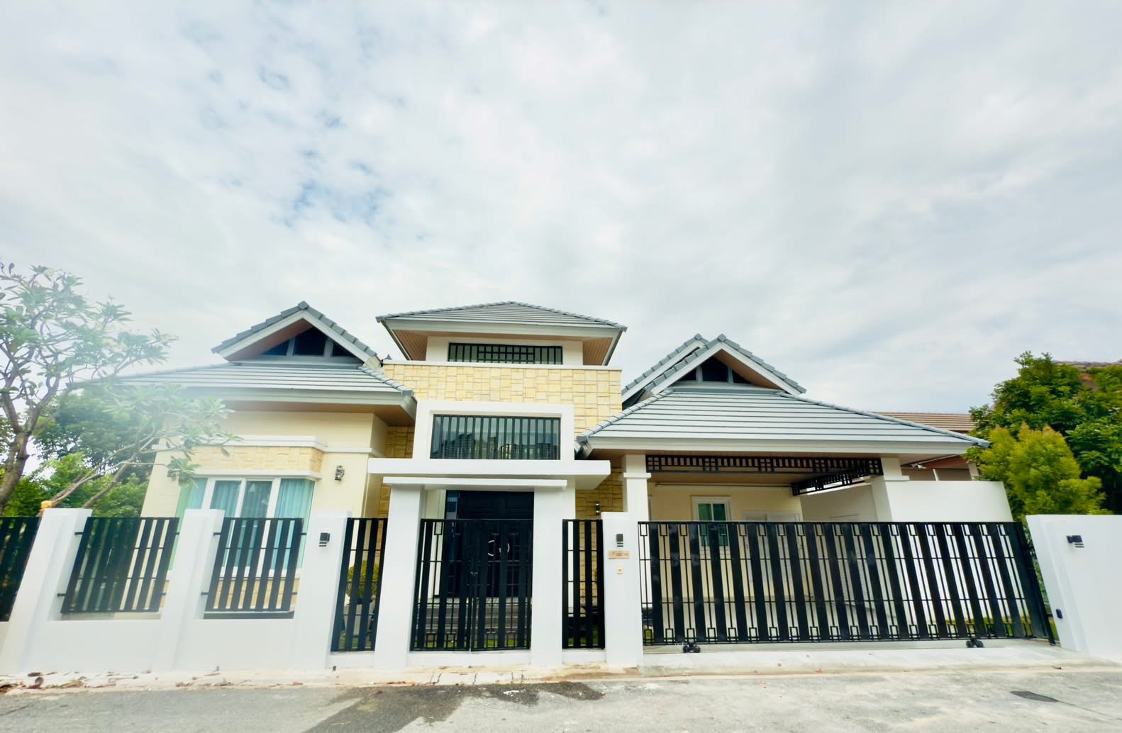 House sirisa 16 private pool for sale photo 13