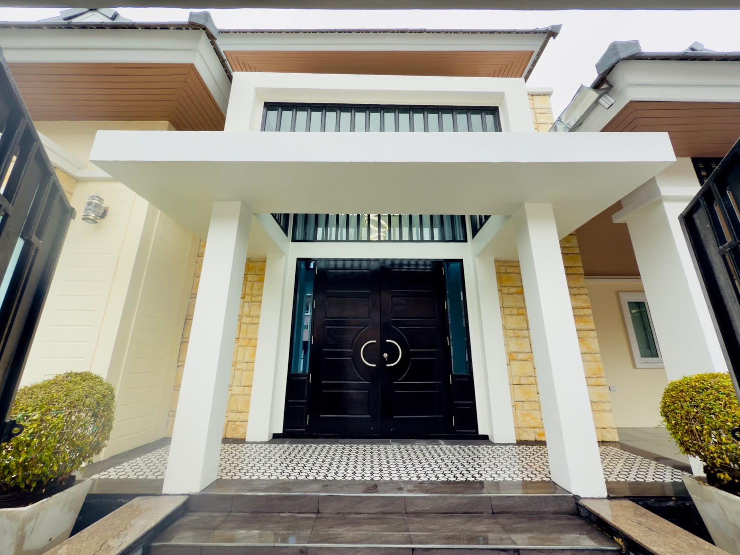 House sirisa 16 private pool for sale photo 12