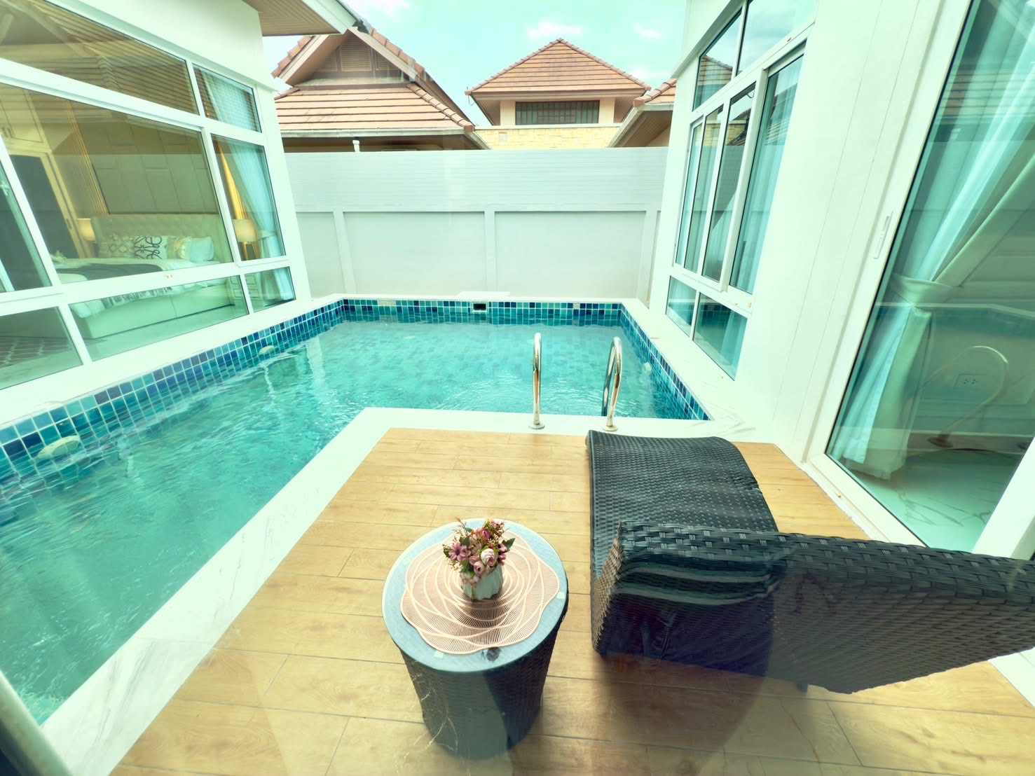House sirisa 16 private pool for sale photo 14
