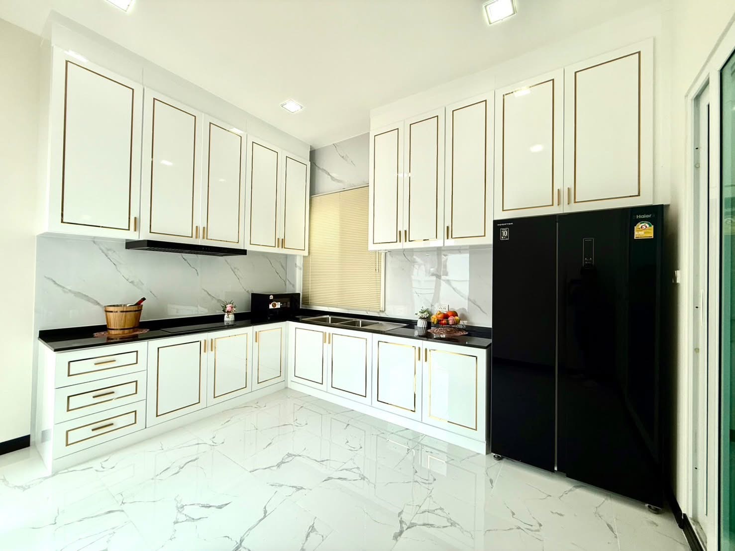 House sirisa 16 private pool for sale photo 17