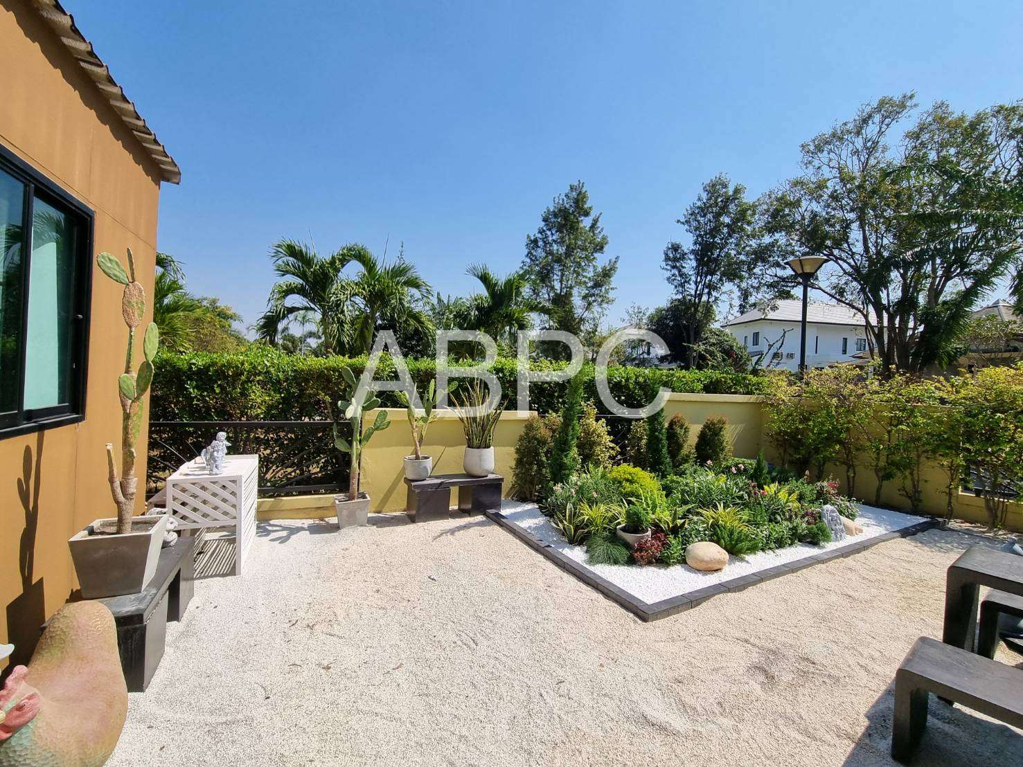 3 Bedroom 3 Bathroom in East Pattaya photo 12