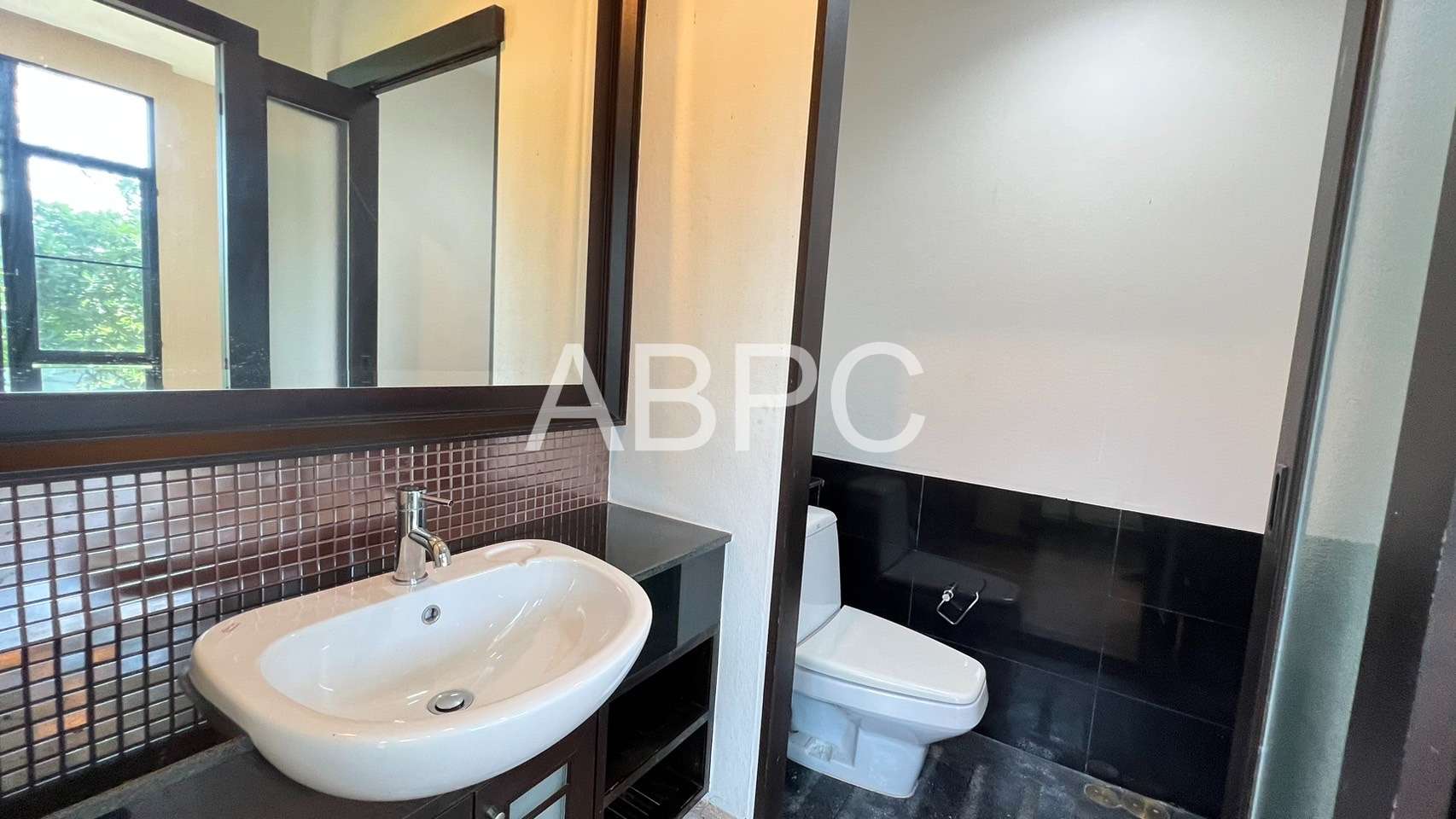 3 Bedroom 3 Bathroom in East Pattaya photo 15