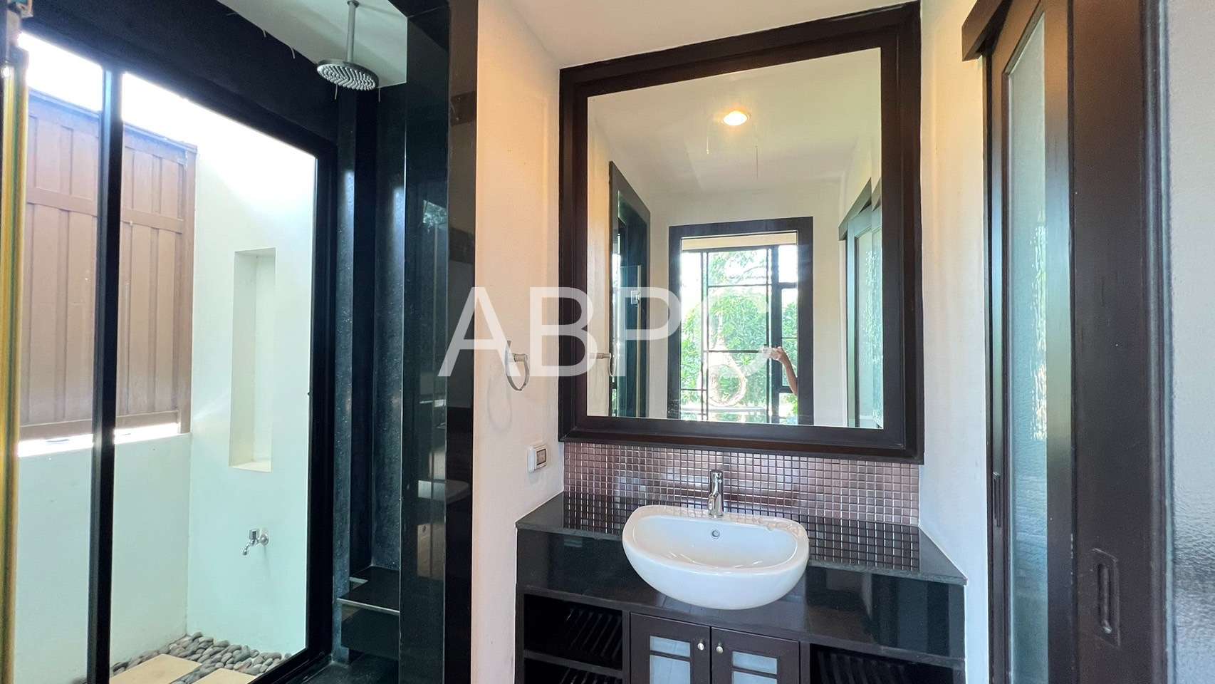 3 Bedroom 3 Bathroom in East Pattaya photo 17