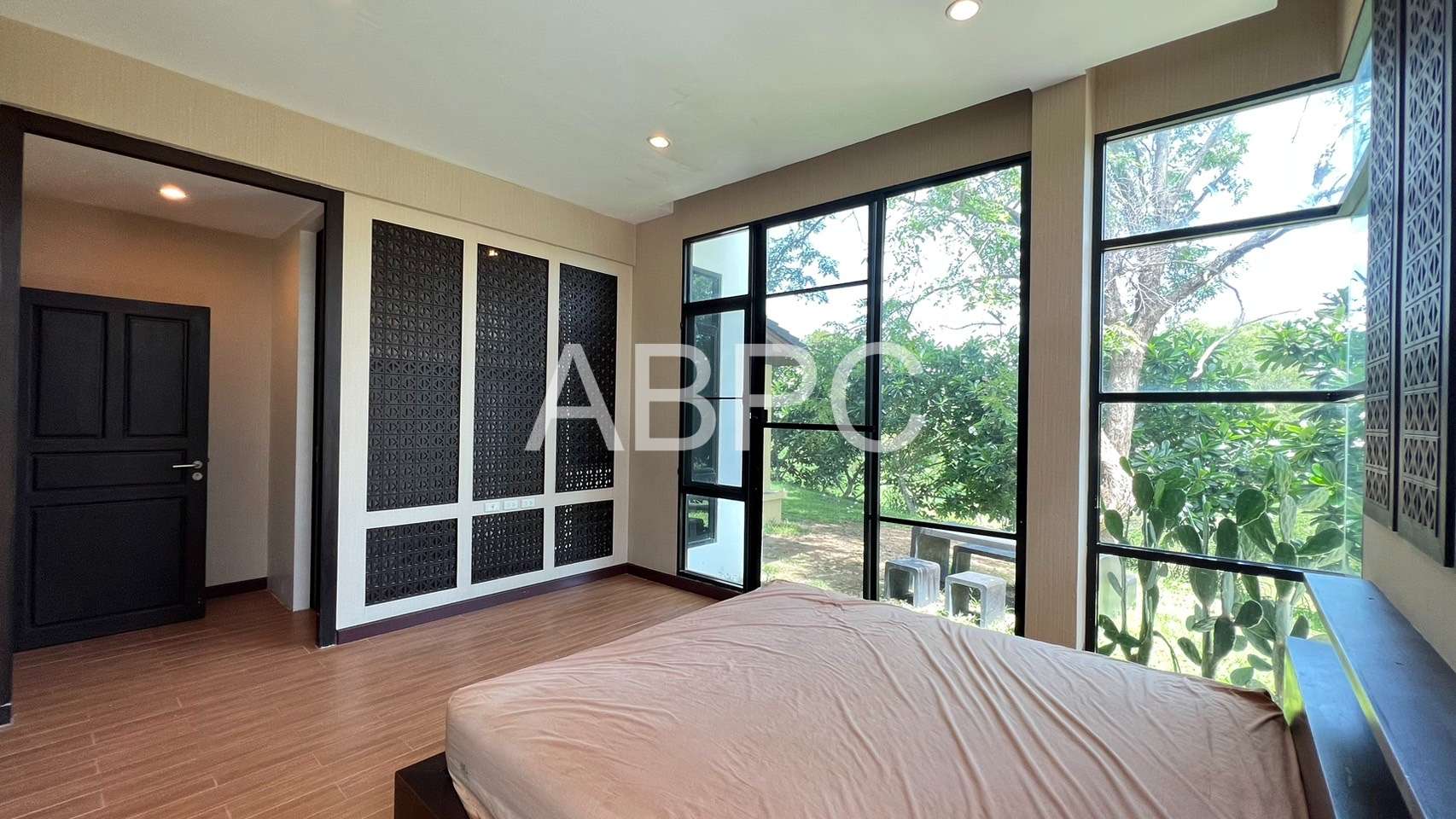 3 Bedroom 3 Bathroom in East Pattaya photo 18