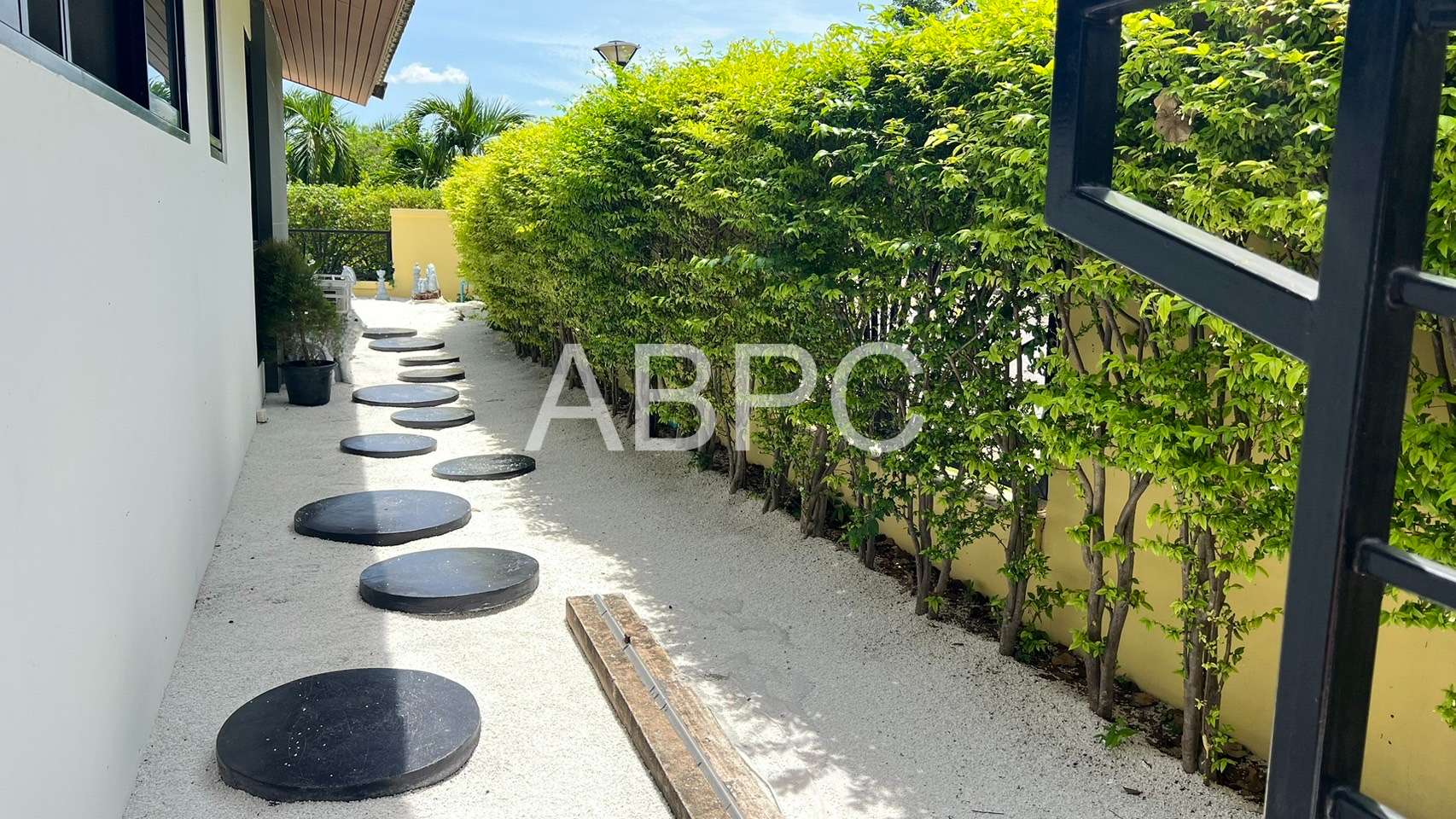 3 Bedroom 3 Bathroom in East Pattaya photo 22