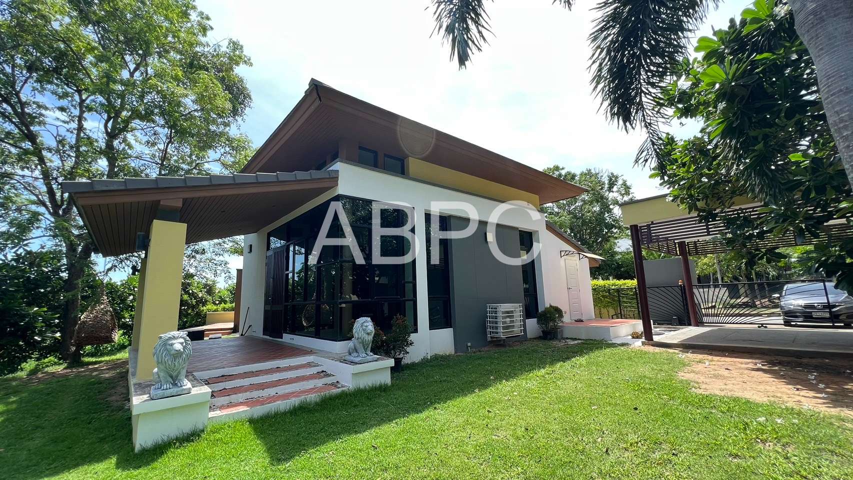 3 Bedroom 3 Bathroom in East Pattaya photo 24
