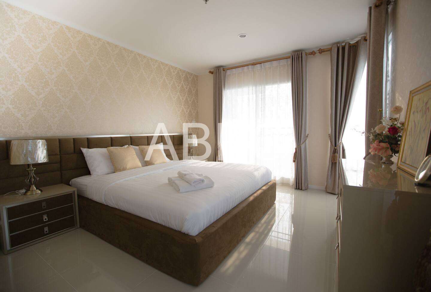 Front Facing Beachfront Ocean View 3 Bedroom 3 Bathroom Condo in Jomtien photo 12