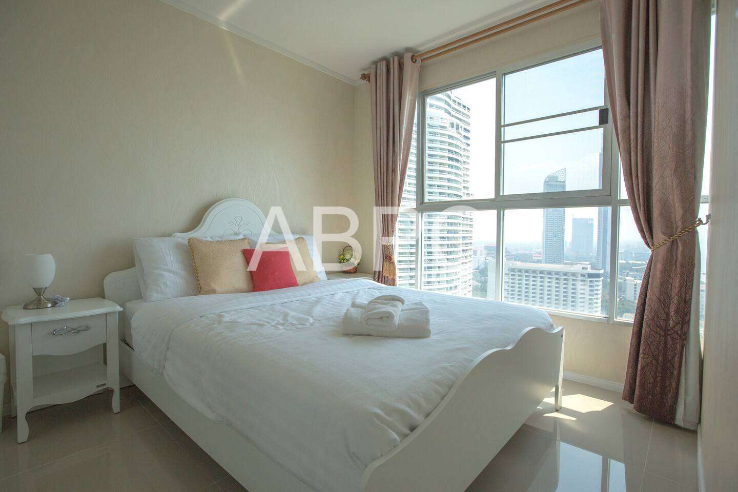 Front Facing Beachfront Ocean View 3 Bedroom 3 Bathroom Condo in Jomtien photo 5