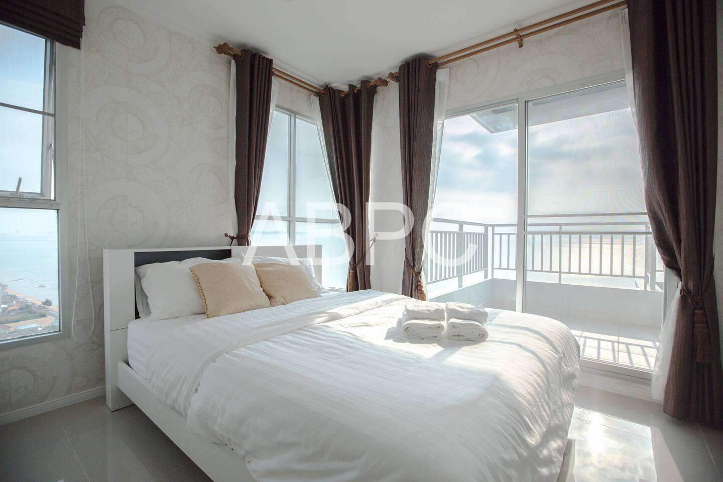 Front Facing Beachfront Ocean View 3 Bedroom 3 Bathroom Condo in Jomtien photo 7