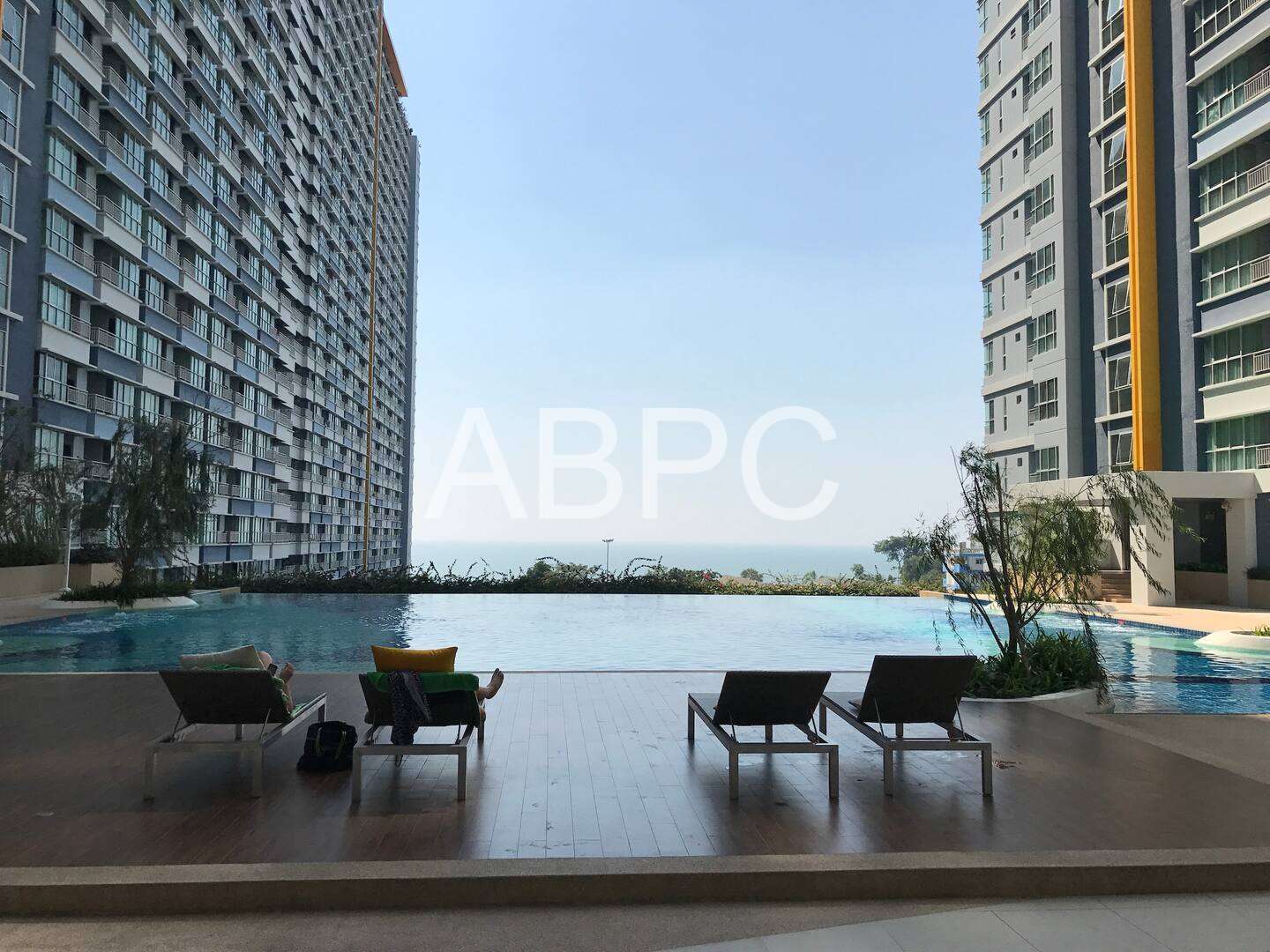 Front Facing Beachfront Ocean View 3 Bedroom 3 Bathroom Condo in Jomtien photo 8