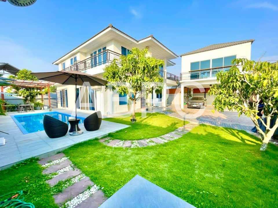 4 Bedrooms 5 Bathrooms in East Pattaya for sale in East Pattaya