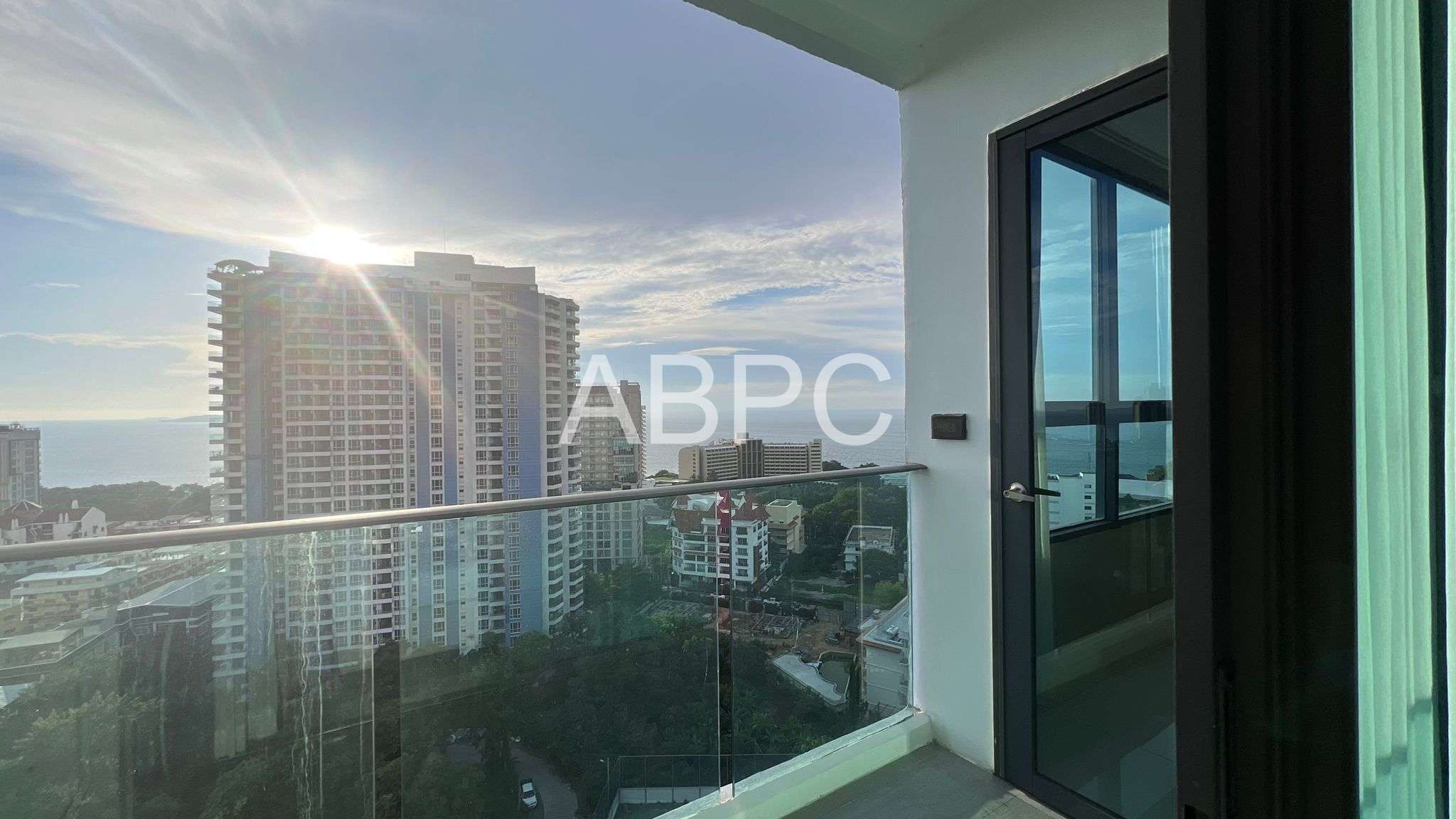 SEAVIEW 1 bedroom condo for Sale in Pratumnak