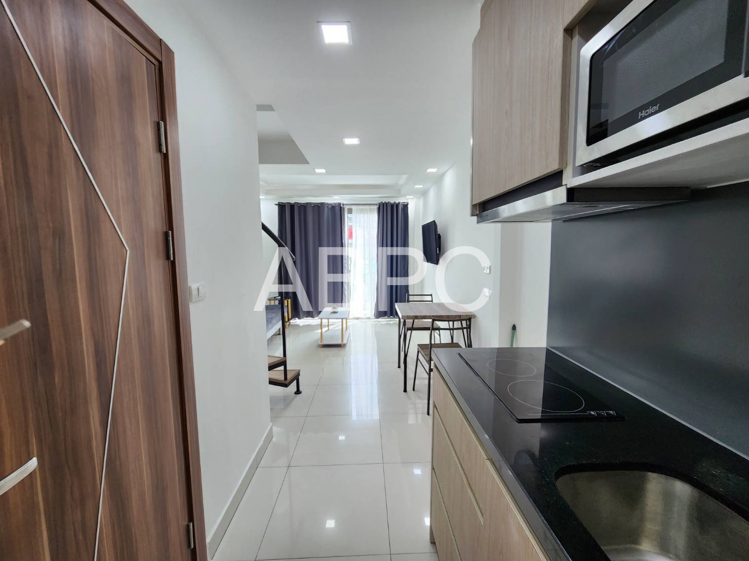 Large Duplex 1 Bed - 1 Bath Condo In Jomtien
