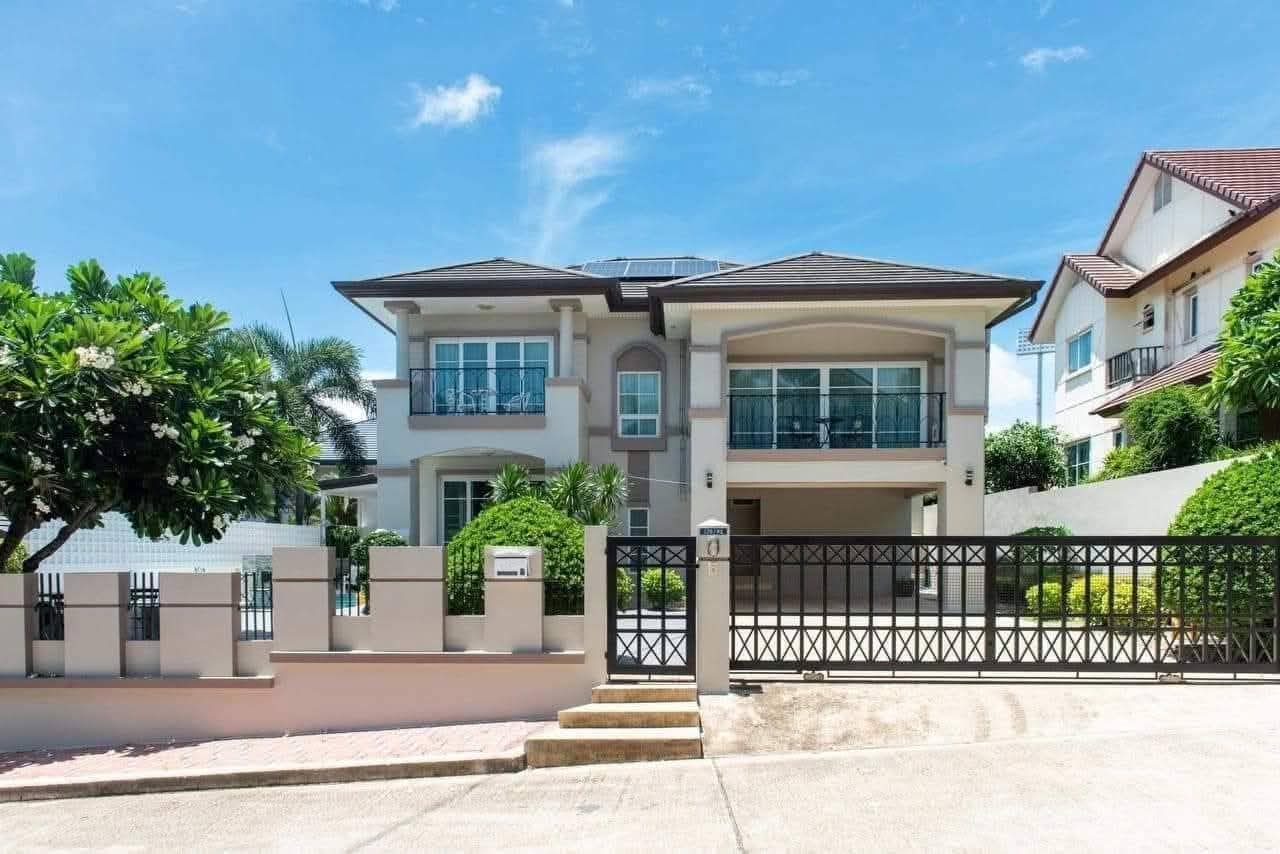 Spacious Pool Villa 4 bedrooms 3 bathrooms in East Pattaya for Sale photo 12
