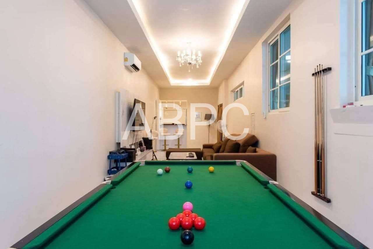 Spacious Pool Villa 4 bedrooms 3 bathrooms in East Pattaya for Sale photo 10