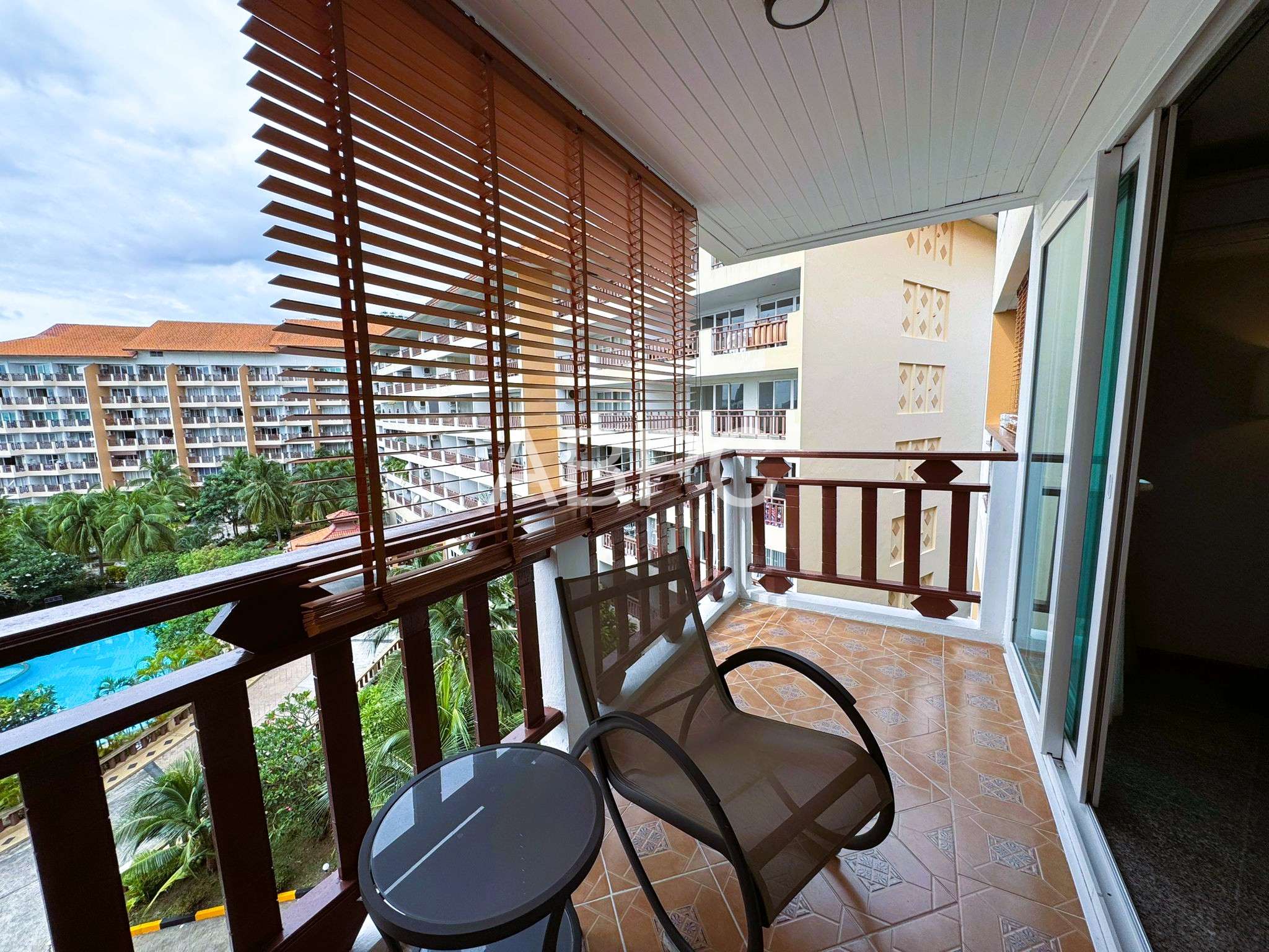 Fully Renovated Ocean View 2 Bed 2 Bath Condo In Jomtien