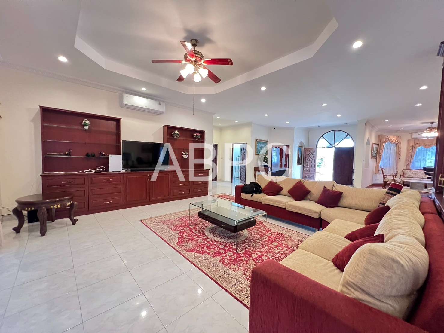 Renovated Luxury House  5 Bedrooms 6 Bathrooms in Mapprachan for rent in East Pattaya