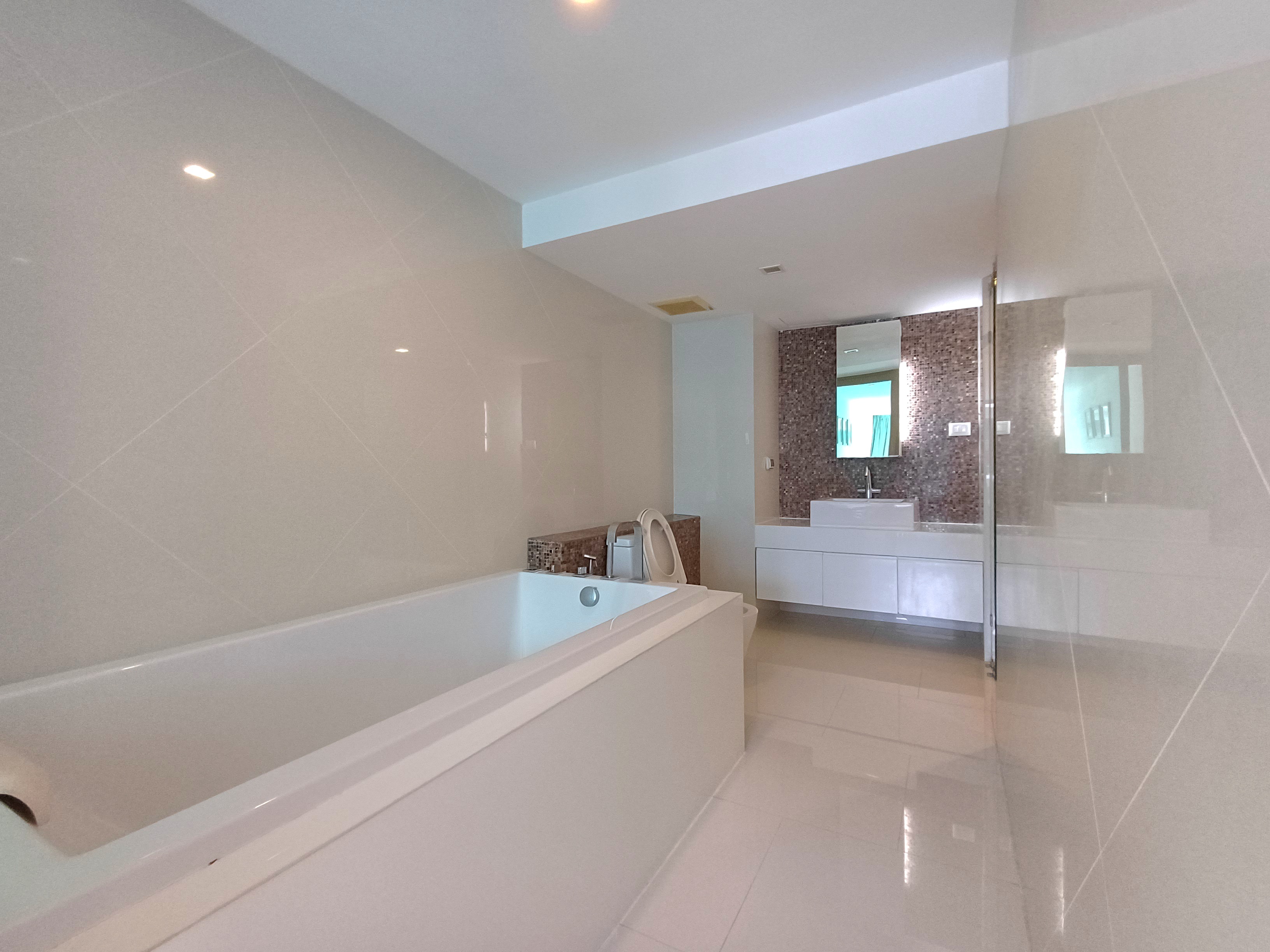 Duplex 2 bedrooms 3 bathroom in Wongamat for Rent photo 23