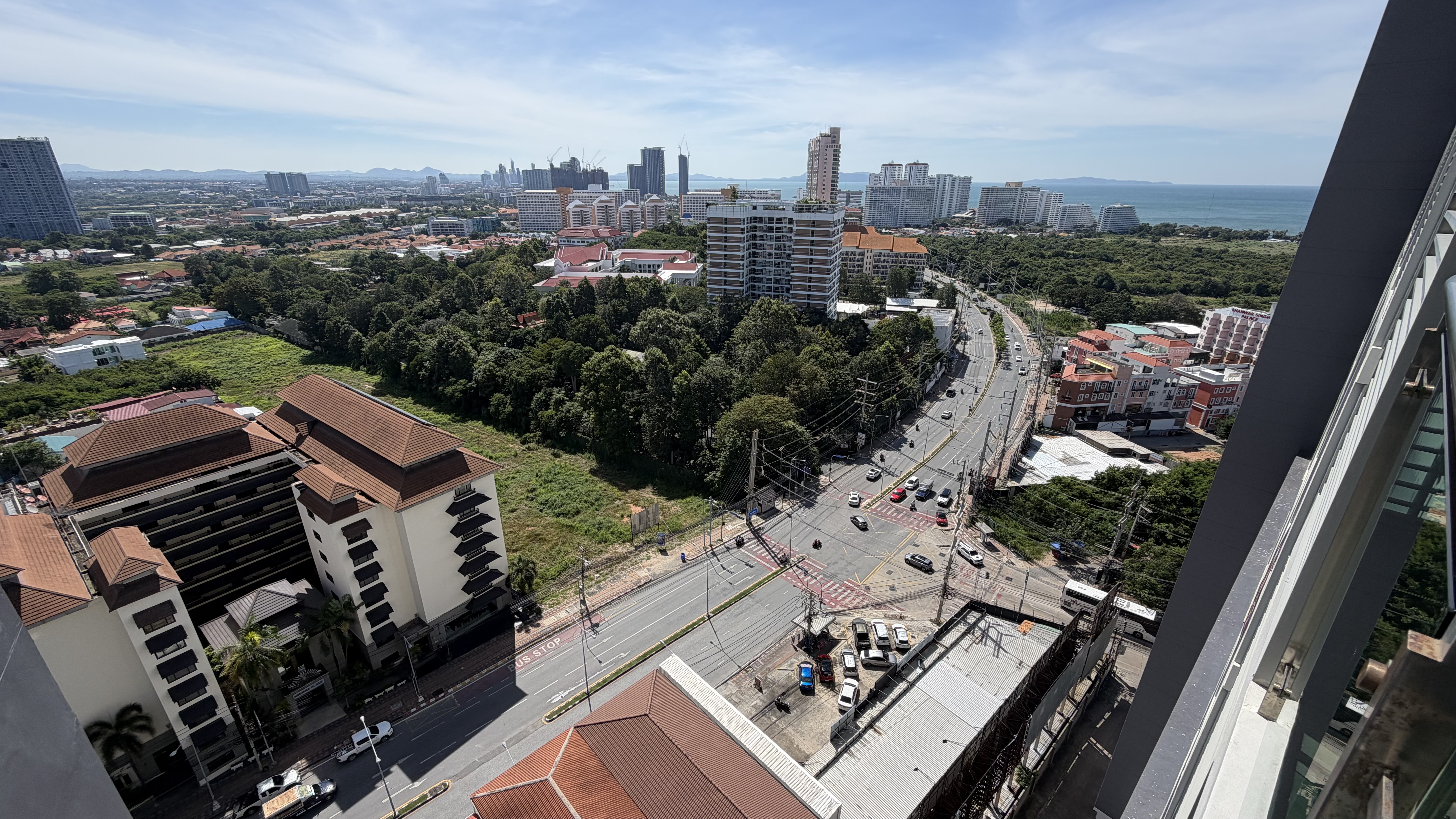 On Bath Bus Route 1 Bedroom Condo For Rent In Prahtamnak photo 13