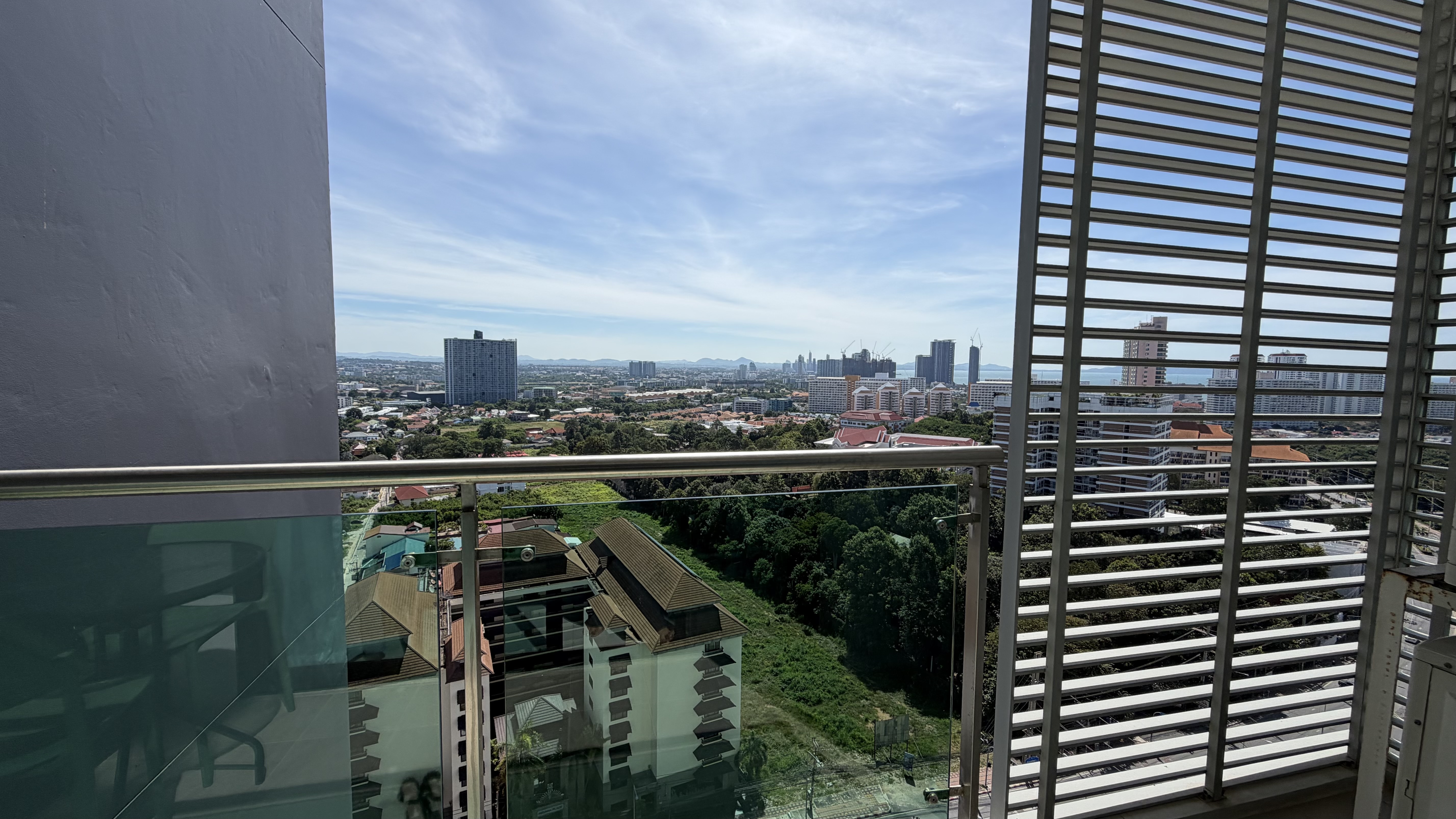 On Bath Bus Route 1 Bedroom Condo For Rent In Prahtamnak photo 15
