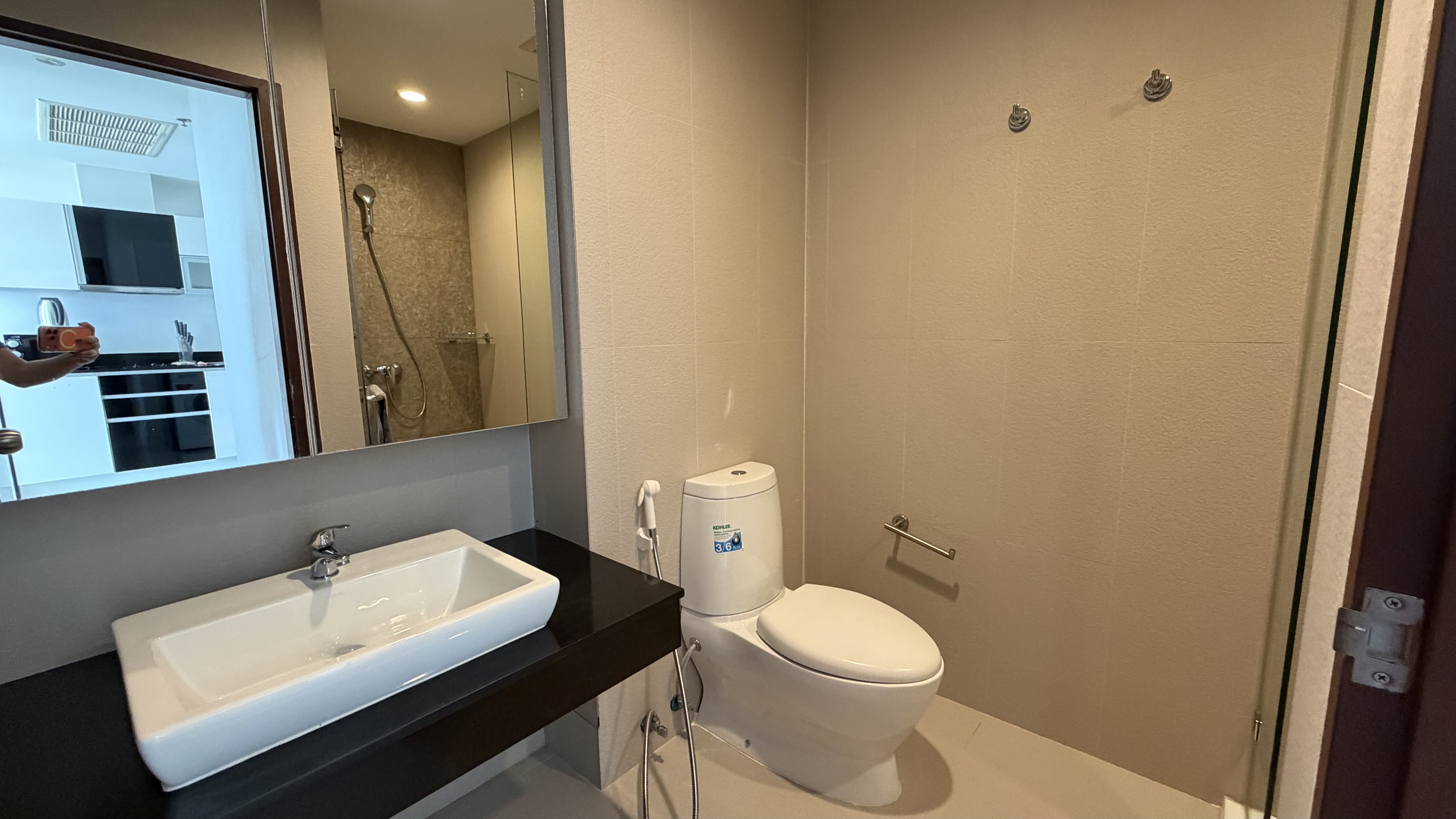 On Bath Bus Route 1 Bedroom Condo For Rent In Prahtamnak photo 17