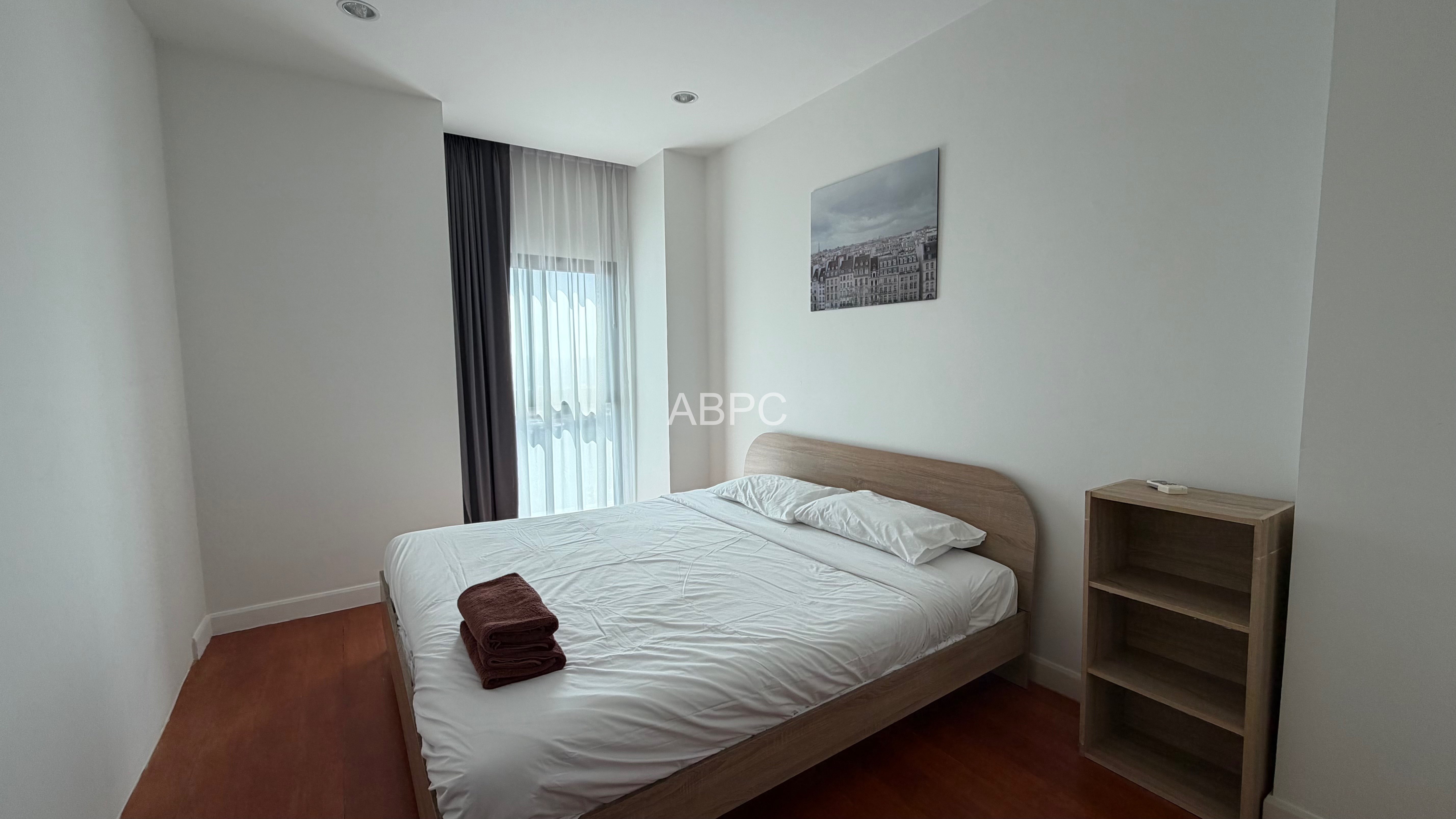 On Bath Bus Route 1 Bedroom Condo For Rent In Prahtamnak photo 3