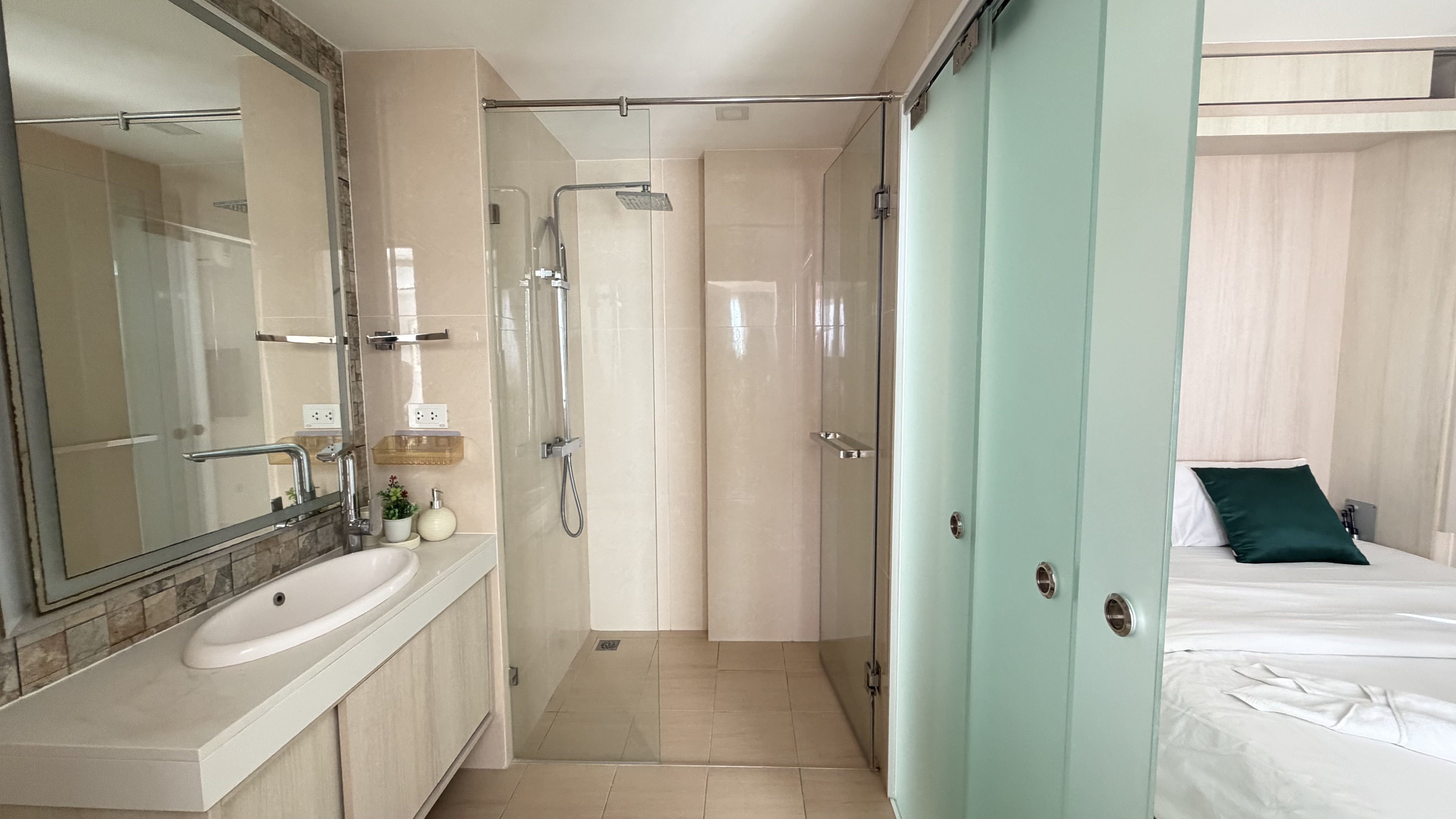 One bedroom condominium for rent in South Pattaya photo 28