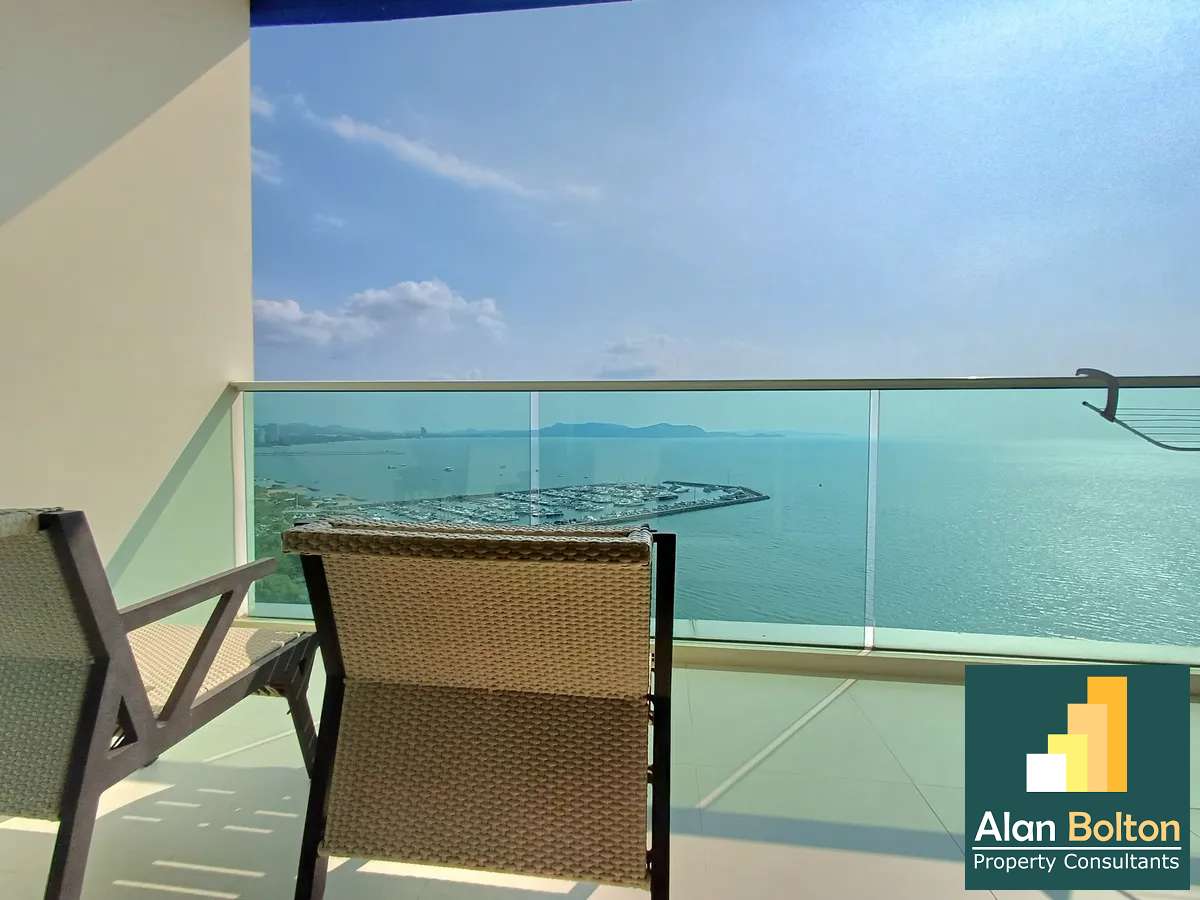 Beachfront Seaview  studio 1 bathroom in White Sand Beach Residence for RENT