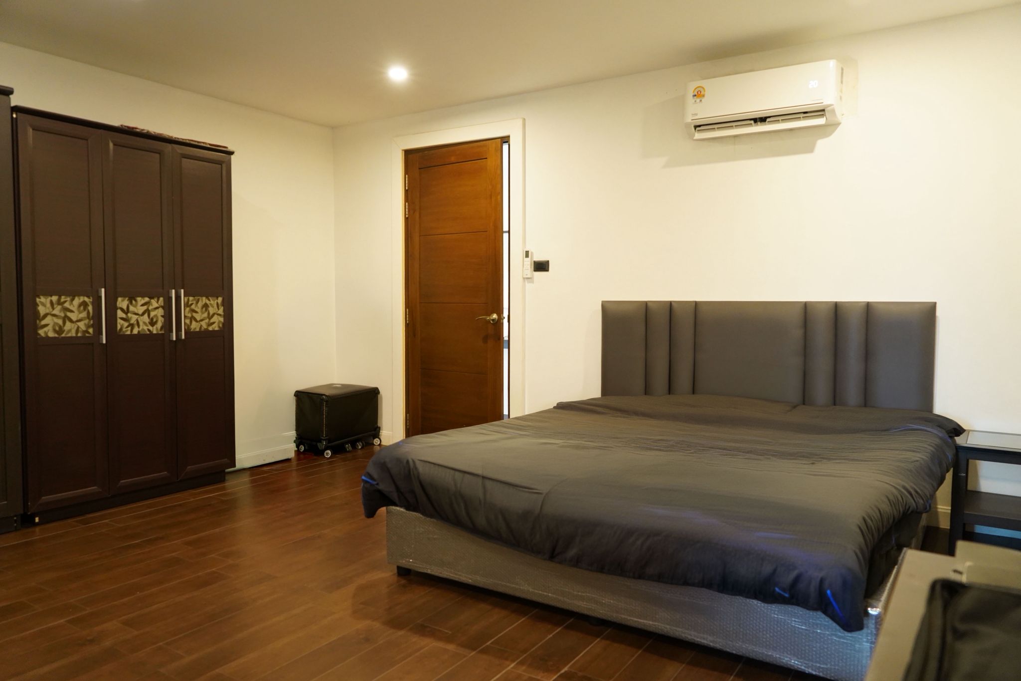 Spacious 1 bed 1 bath room in Jomtien Beach Penthouse for SALE photo 8