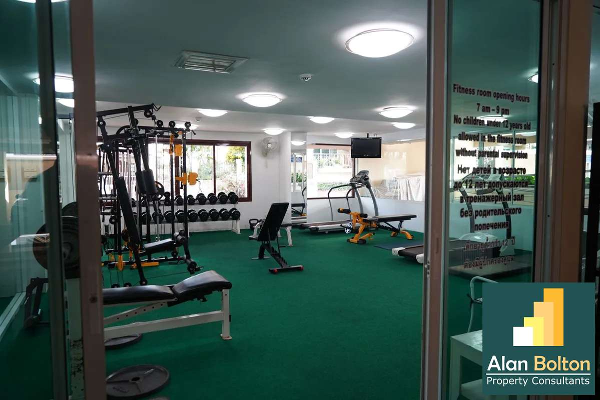 Spacious 1 bed 1 bath room in Jomtien Beach Penthouse for SALE photo 6