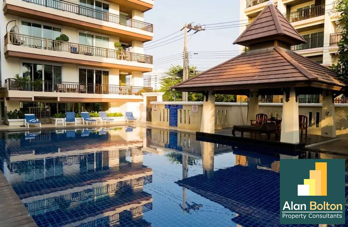 Spacious 1 bed 1 bath room in Jomtien Beach Penthouse for SALE
