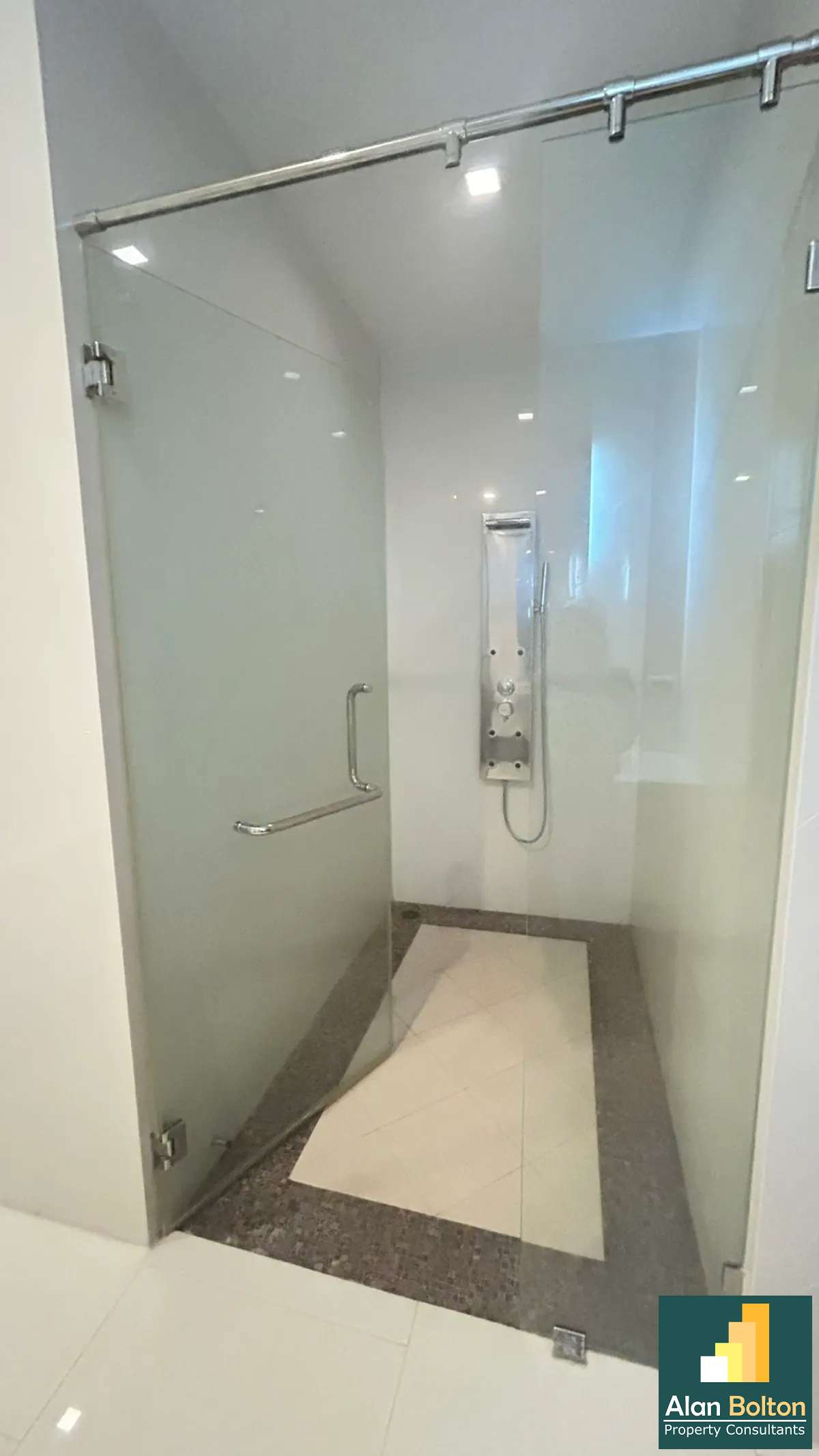2 Bed 2 Bath in Wong Amat CS4672 photo 6