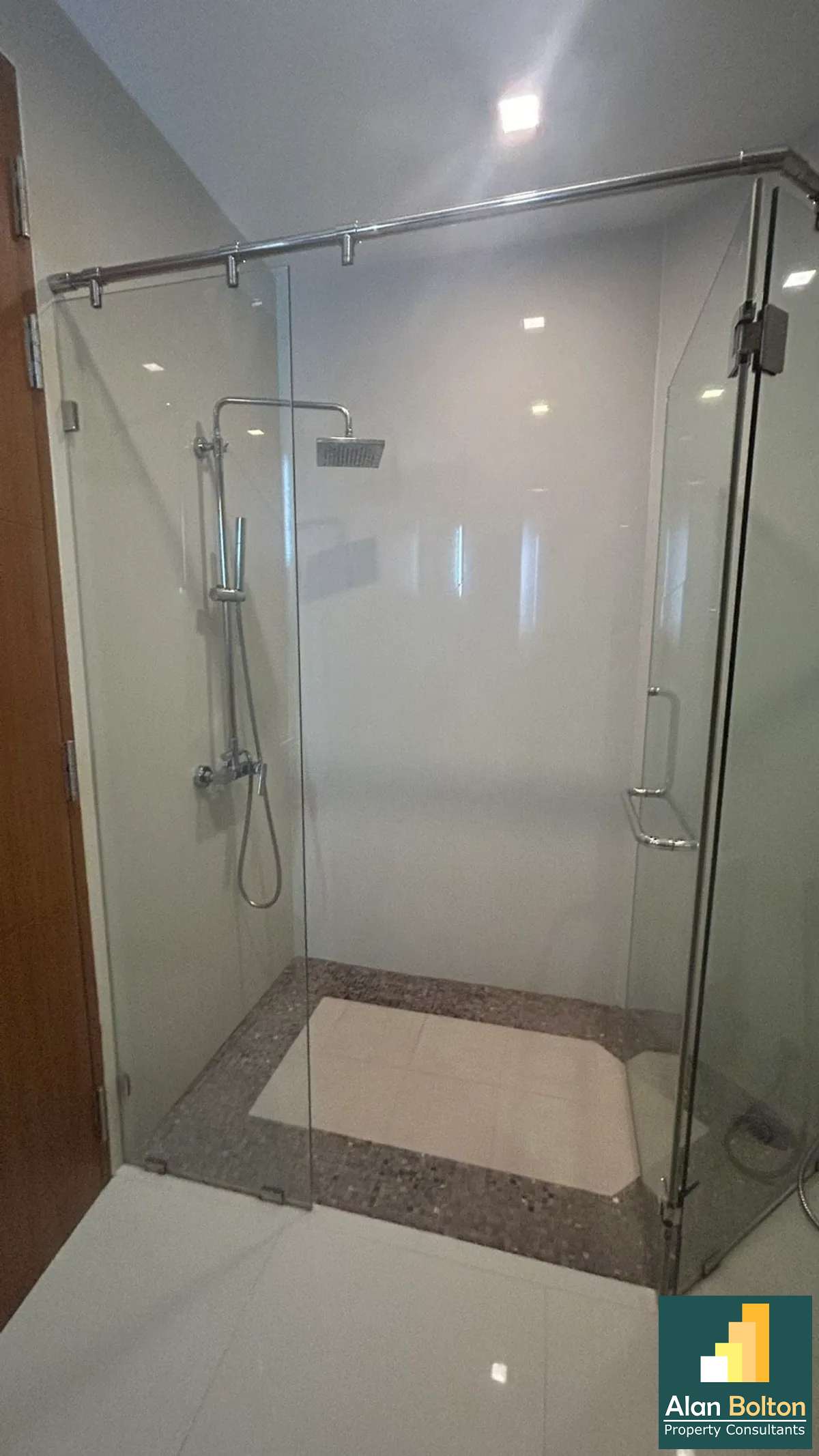 2 Bed 2 Bath in Wong Amat CS4672 photo 4