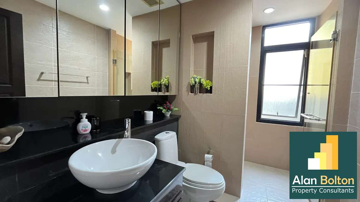 Newly Renovated 4 Bed Pool Villa in East Pattaya - The Village At Horseshoe Point photo 3