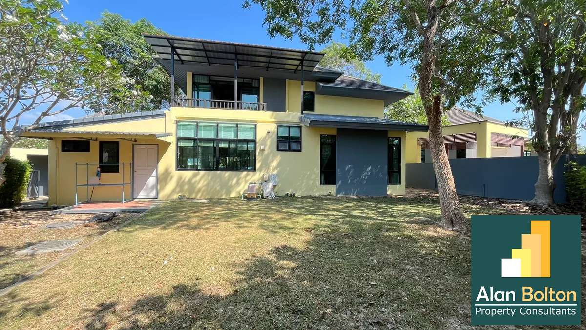 Newly Renovated 4 Bed Pool Villa in East Pattaya - The Village At Horseshoe Point photo 4