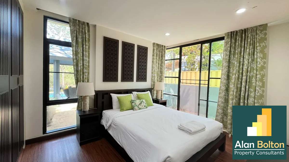 Newly Renovated 4 Bed Pool Villa in East Pattaya - The Village At Horseshoe Point photo 9