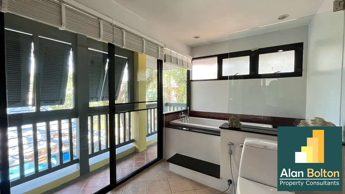 Newly Renovated 4 Bed Pool Villa in East Pattaya - The Village At Horseshoe Point photo 15