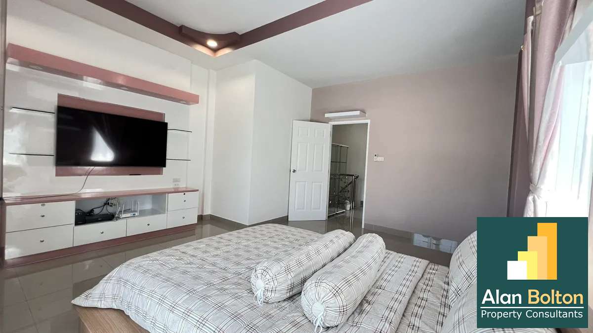 Townhouse for rent 2 Bedrooms 2 Bathrooms in East Pattaya photo 4
