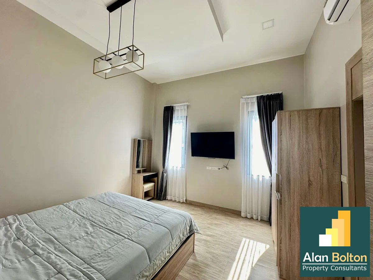 3 Bedroom 4 Bathroom in East Pattaya photo 8