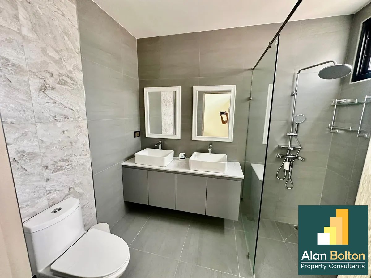 3 Bedroom 4 Bathroom in East Pattaya photo 9
