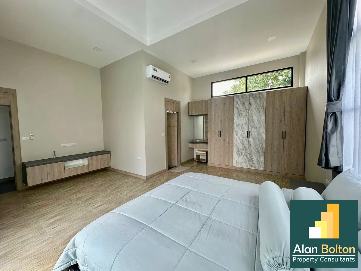 3 Bedroom 4 Bathroom in East Pattaya photo 13