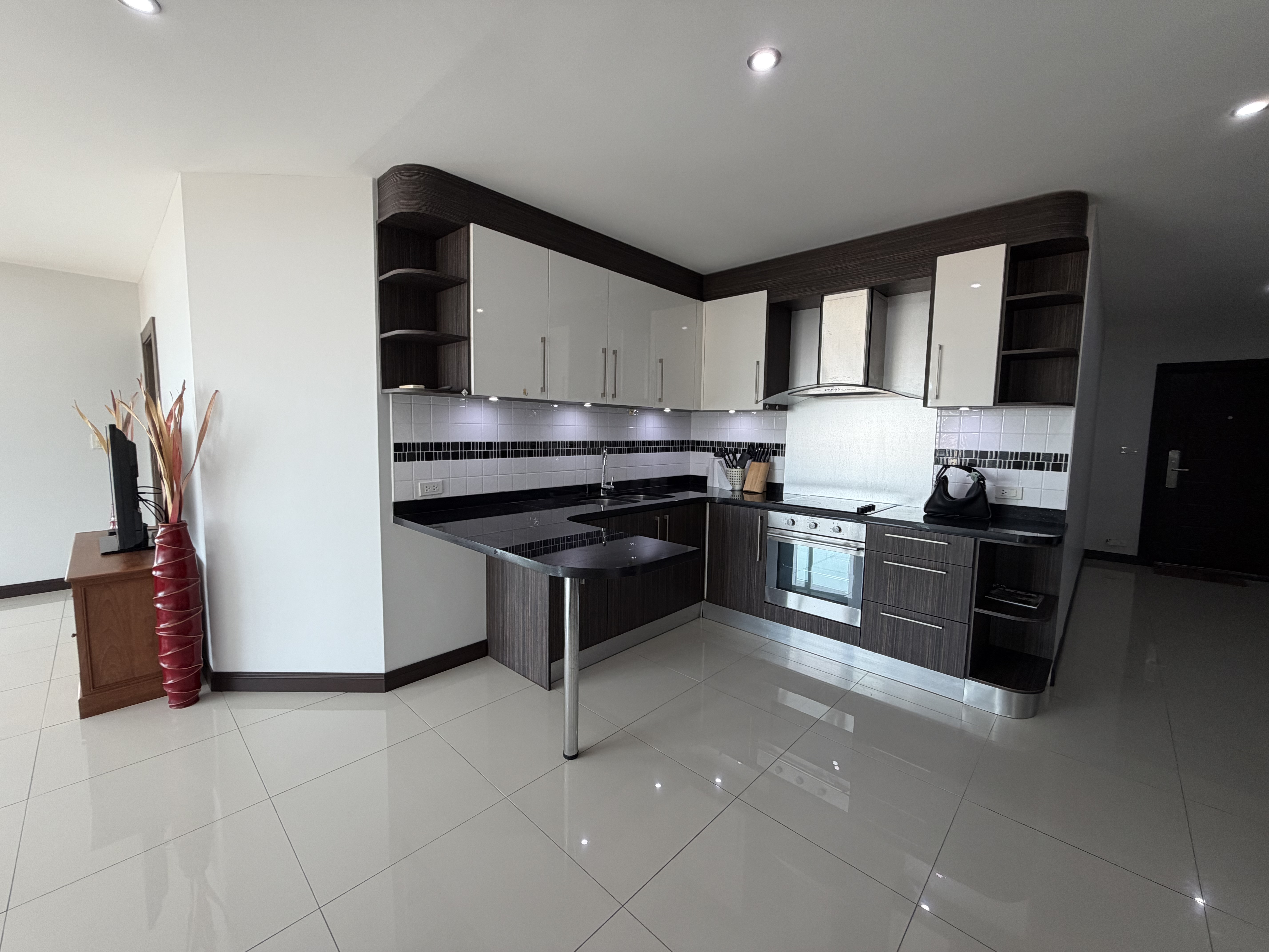 Expansive 142 sqm Luxury Living: Massive 2-Bedroom Suite in Prime Pratumnak photo 20