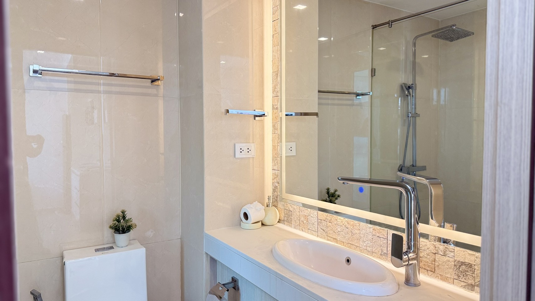 1 Bedroom Condo For Rent In South Pattaya photo 31