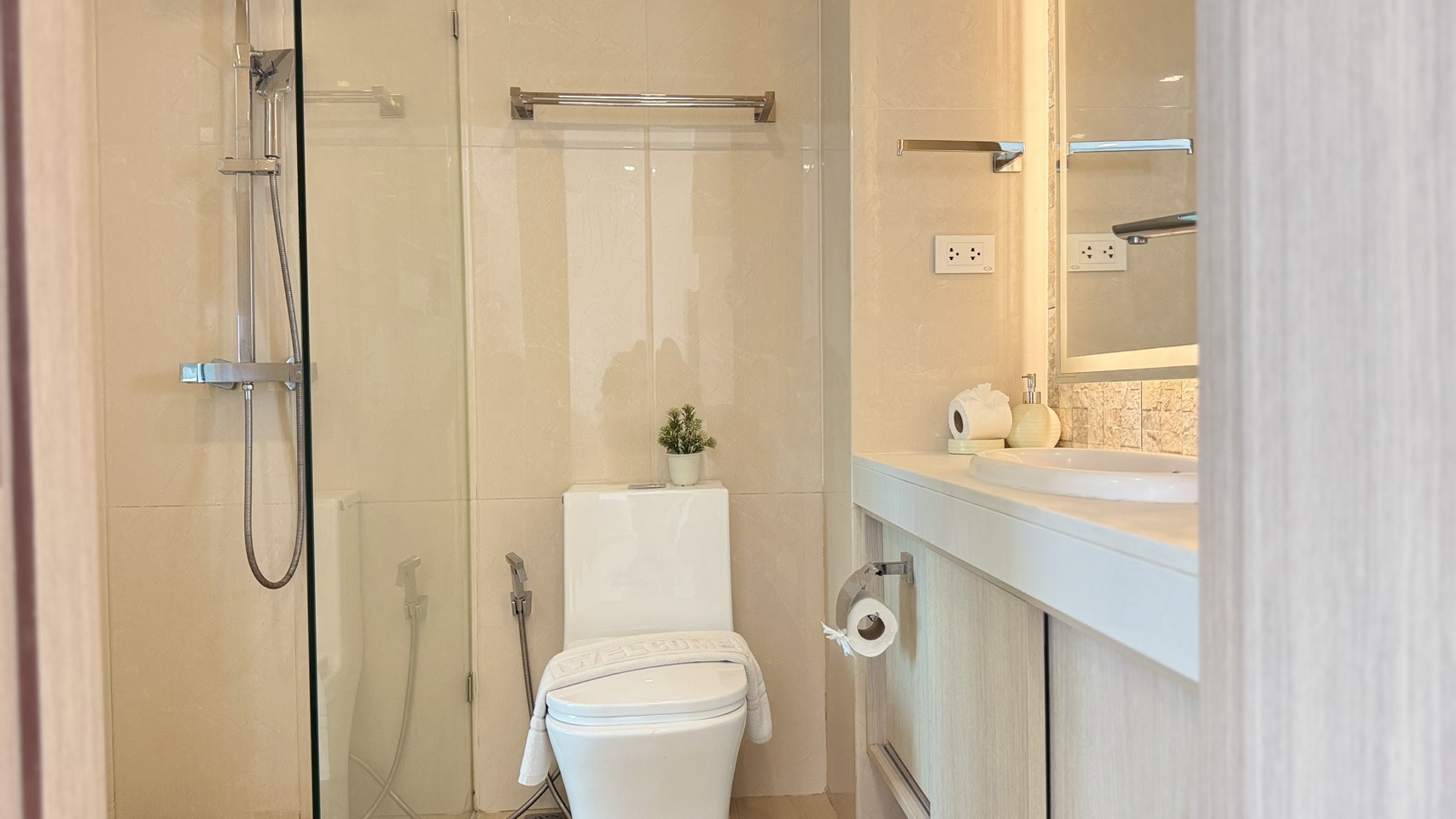 1 Bedroom Condo For Rent In South Pattaya photo 32