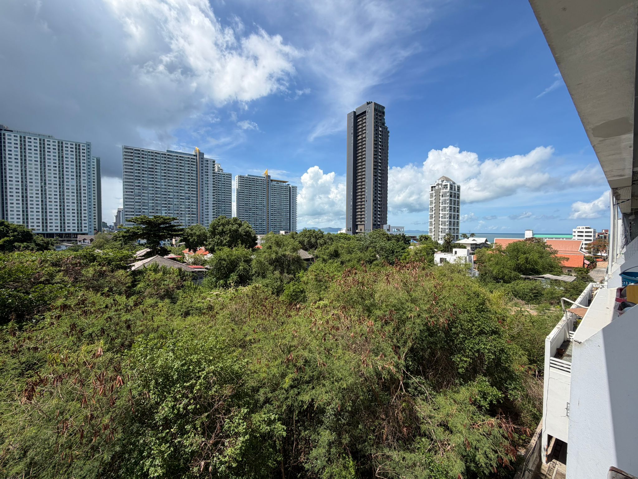 Cheap Jomtien Studio Ripe for Renovation photo 9