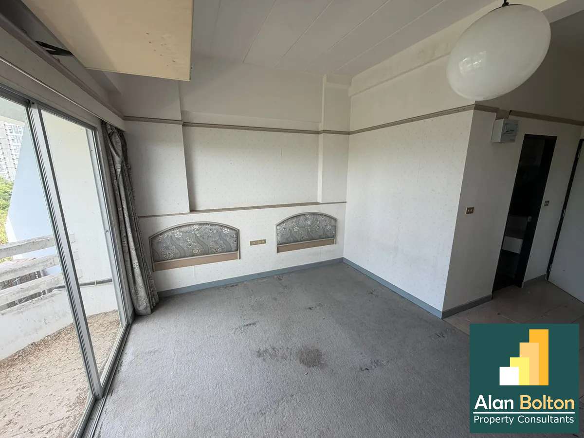 Cheap Jomtien Studio Ripe for Renovation photo 4